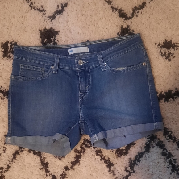 Levi shorts - Picture 2 of 3